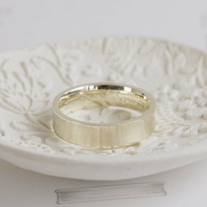 Natural White Gold Concave Wedding Ring