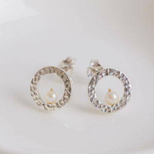 Hammered Silver Circle Pearl Earrings