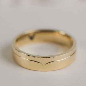 Gents Engraved and Hammered Wedding Ring