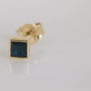 Single Sapphire Stud