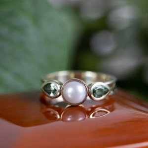 Pearl and Green Sapphire white and rose gold ring