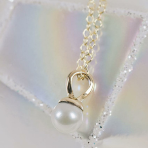 Classic Yellow Gold Pearl Pendant