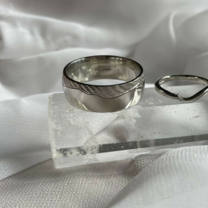 Gent's Water Inspired Platinum Wedding Ring